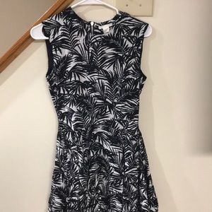 🆕 H&M brand. Black and white colored dress.